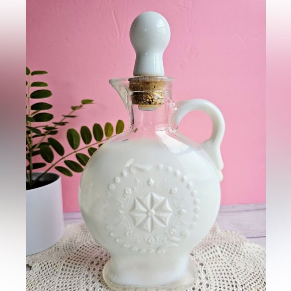 Vintage Milk Glass‎ Jim Beam Whiskey Liquor Bottle Decanter W/ Stopper 1957